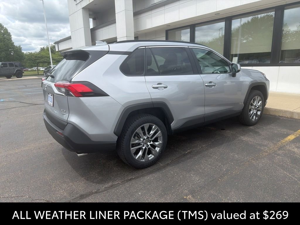 Used 2022 Silver Toyota XLE Premium image 7