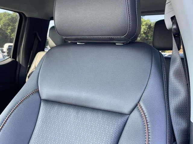 New 2026 Agate Black Metallic Ford F-250® Lariat® image 17