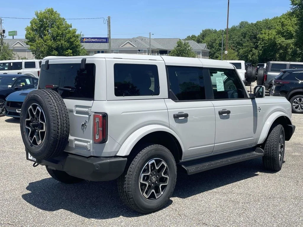 New 2026 White Ford Outer Banks image 3