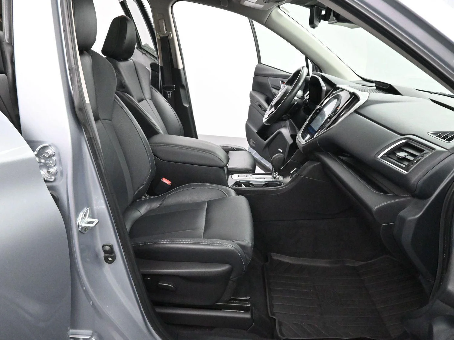 Used 2023 Ice Silver Metallic Subaru Limited image 31