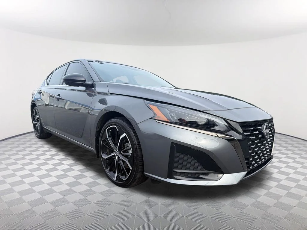 Used 2025 Gray Nissan 2.5 SR image 3