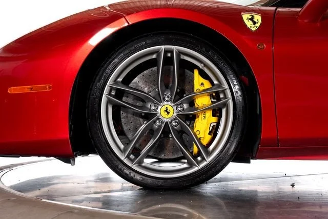 Certified Used 2018 Rosso Fiorano Ferrari  image 18
