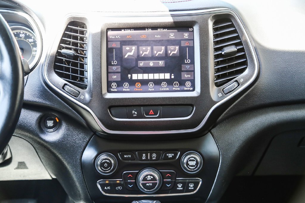 Used 2019 Crystal Metallic Jeep Trailhawk image 13