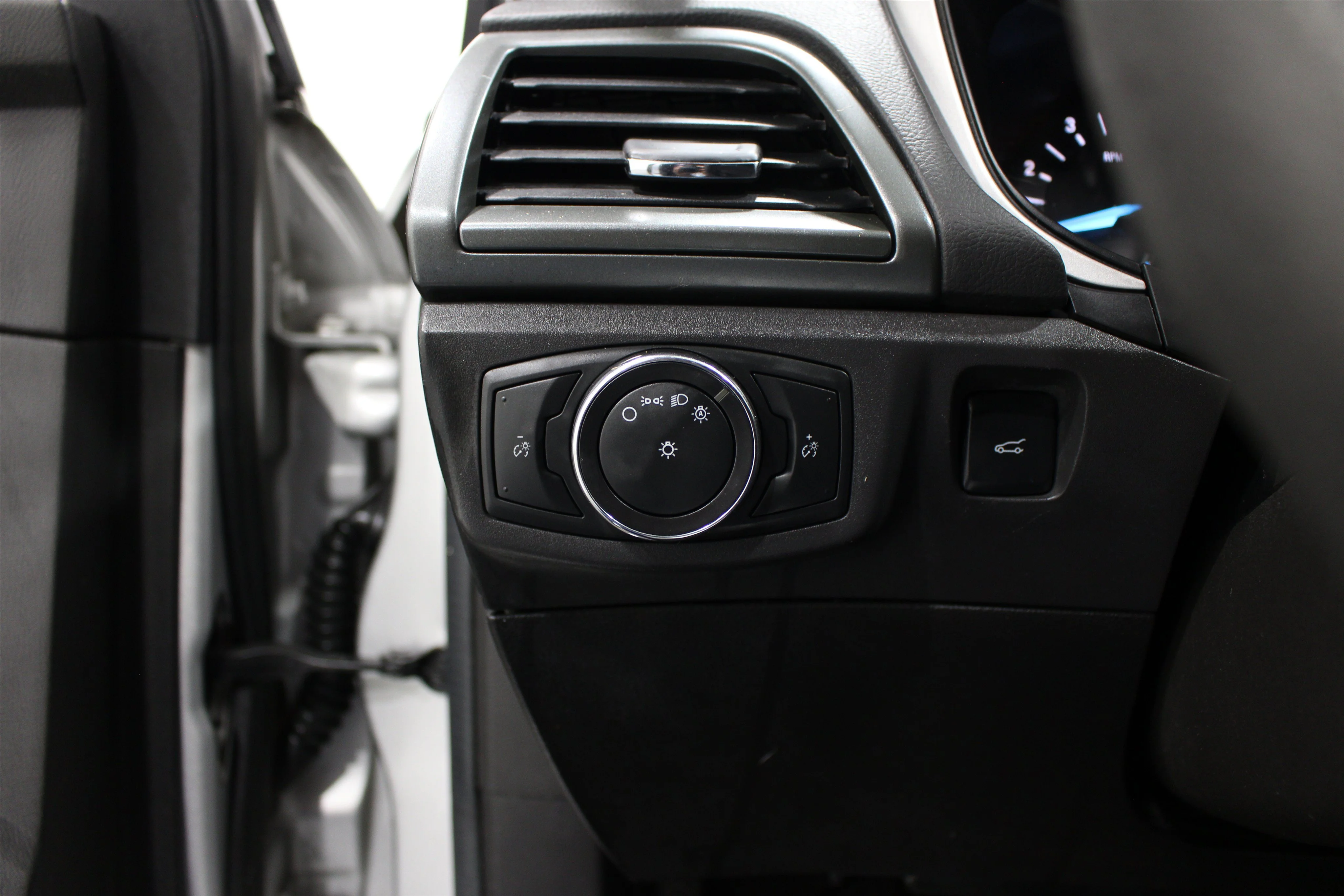 Used 2014 Silver Ford S image 7