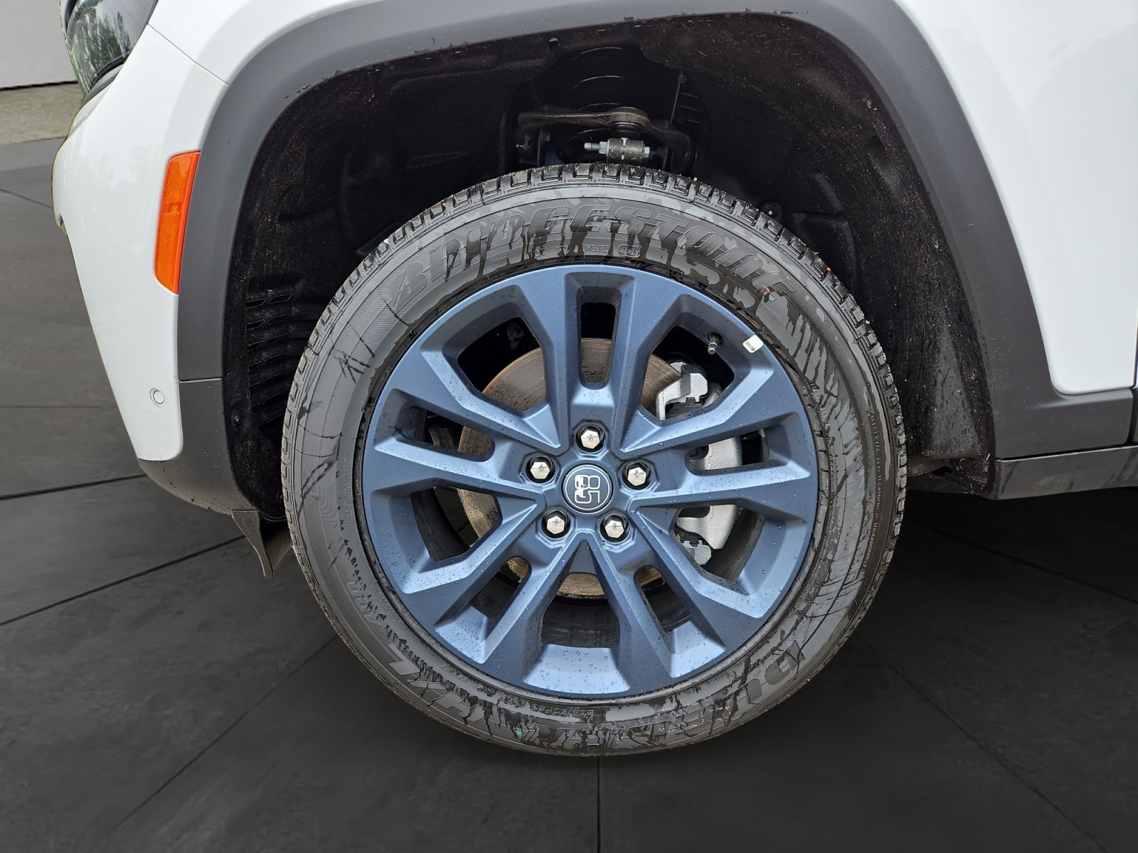 New 2026 Bright White Clear-Coat Exterior Paint Jeep  image 14