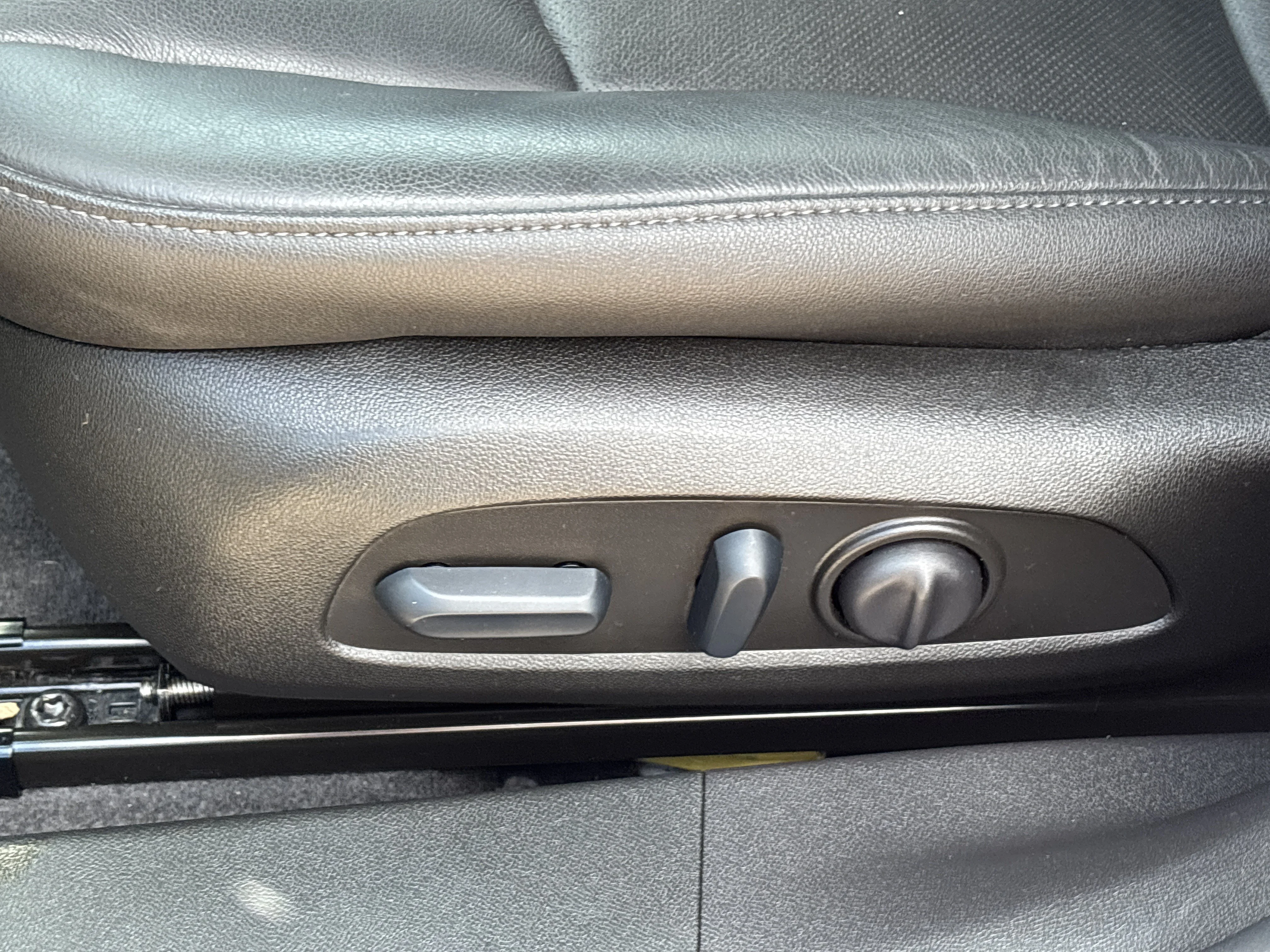 Used 2023 Summit White Chevrolet LT image 18