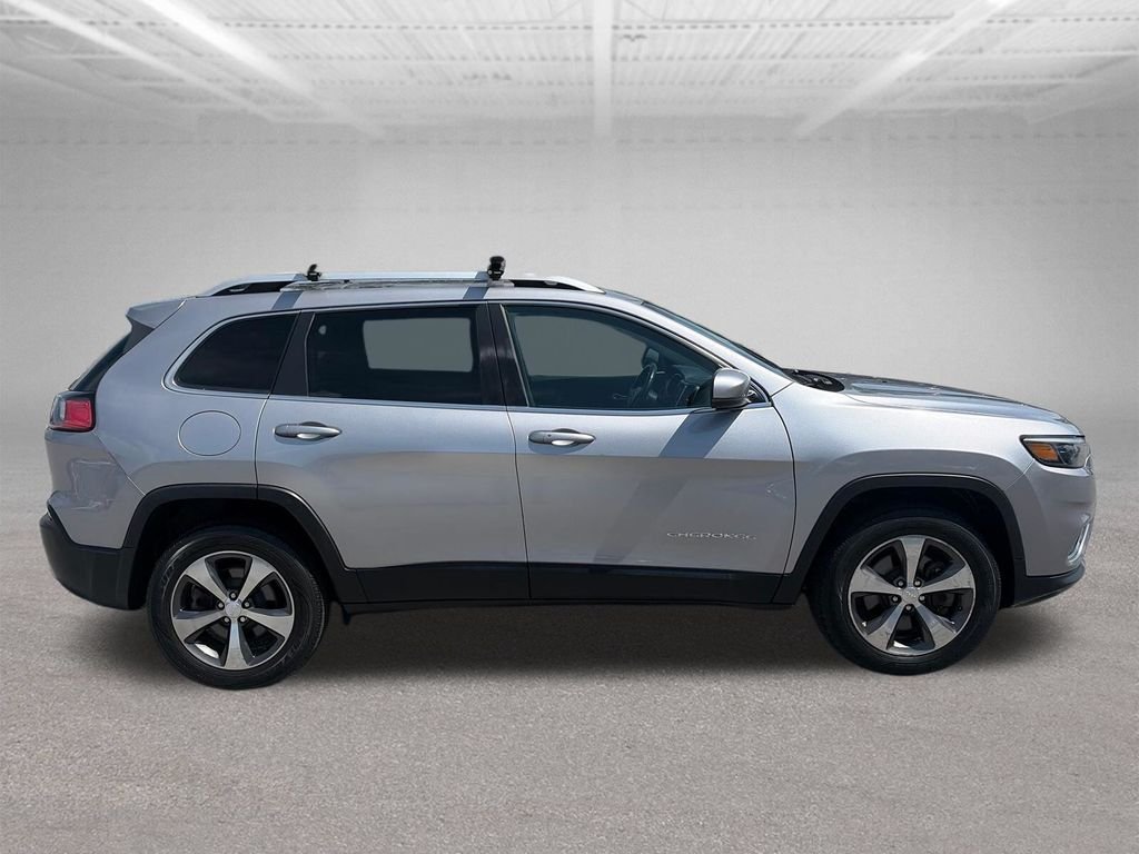Used 2019 Silver Jeep Limited image 7