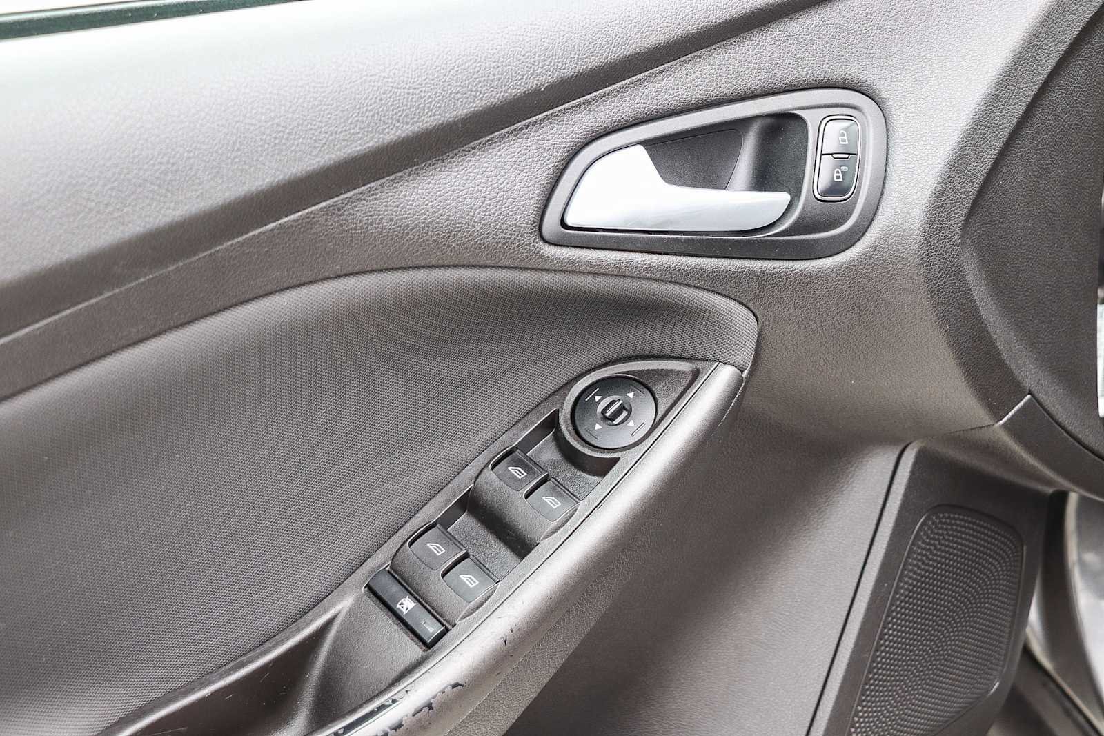Used 2018 Magnetic Metallic Ford SEL image 17