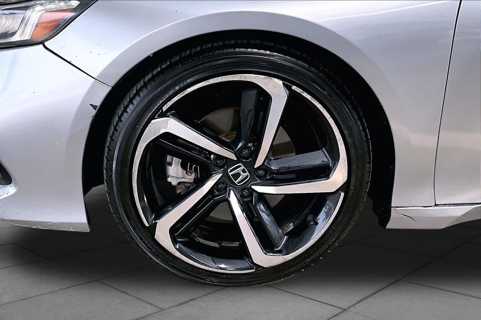 Used 2021 Lunar Silver Metallic Honda Sport image 11