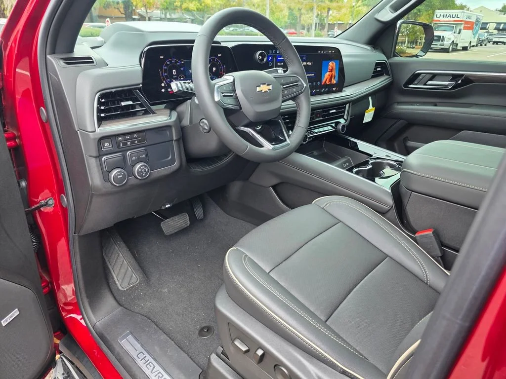 2025 Chevrolet Suburban Premier - Photo 10