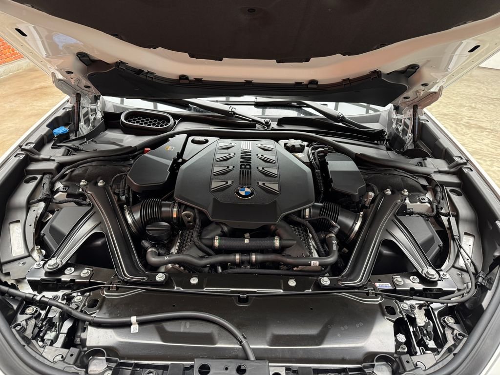 2025 BMW 7 Series 760i - Photo 27