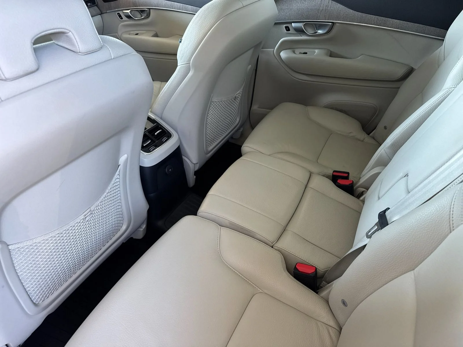 Used 2023 White Volvo T8 Plus Bright Theme 7 Passenger image 5