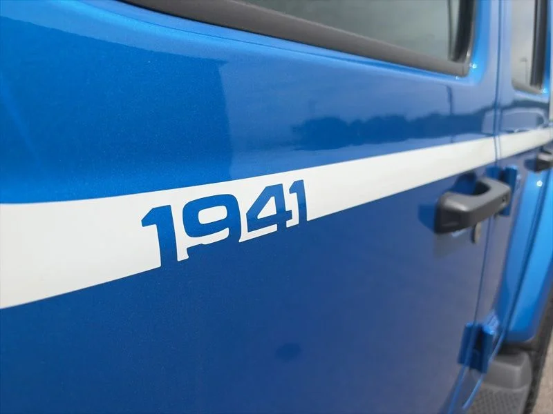 New 2026 Hydro Blue Pearl-Coat Exterior Paint Jeep Sahara image 12