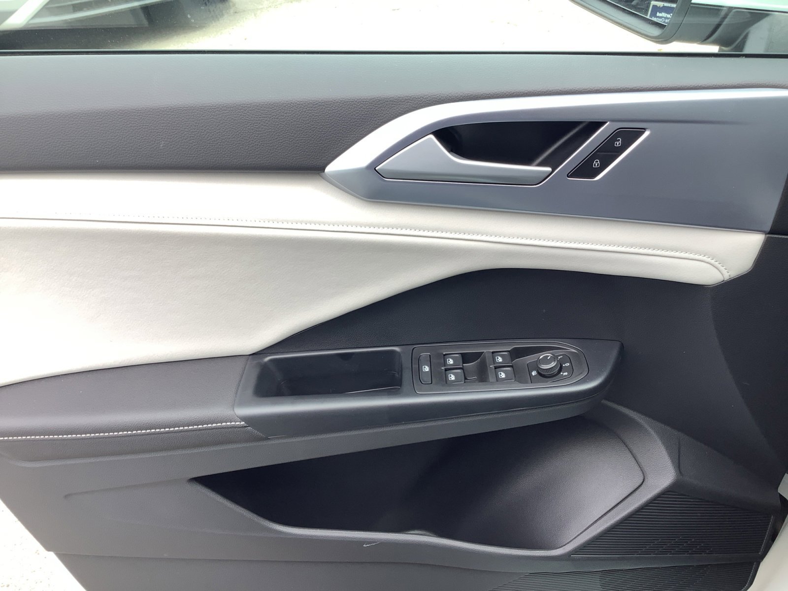 New 2026 Pure White Volkswagen SE image 27