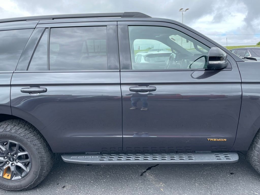 Used 2025 Gray Ford Tremor image 35
