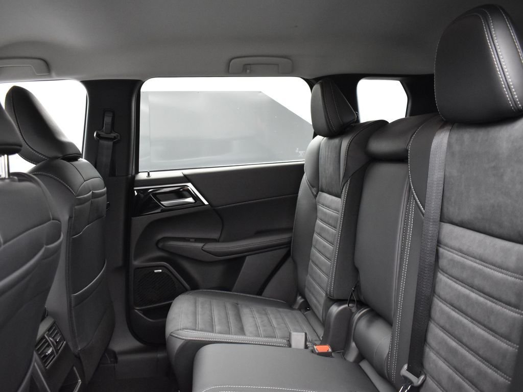 New 2026 Gray Mitsubishi SE image 8