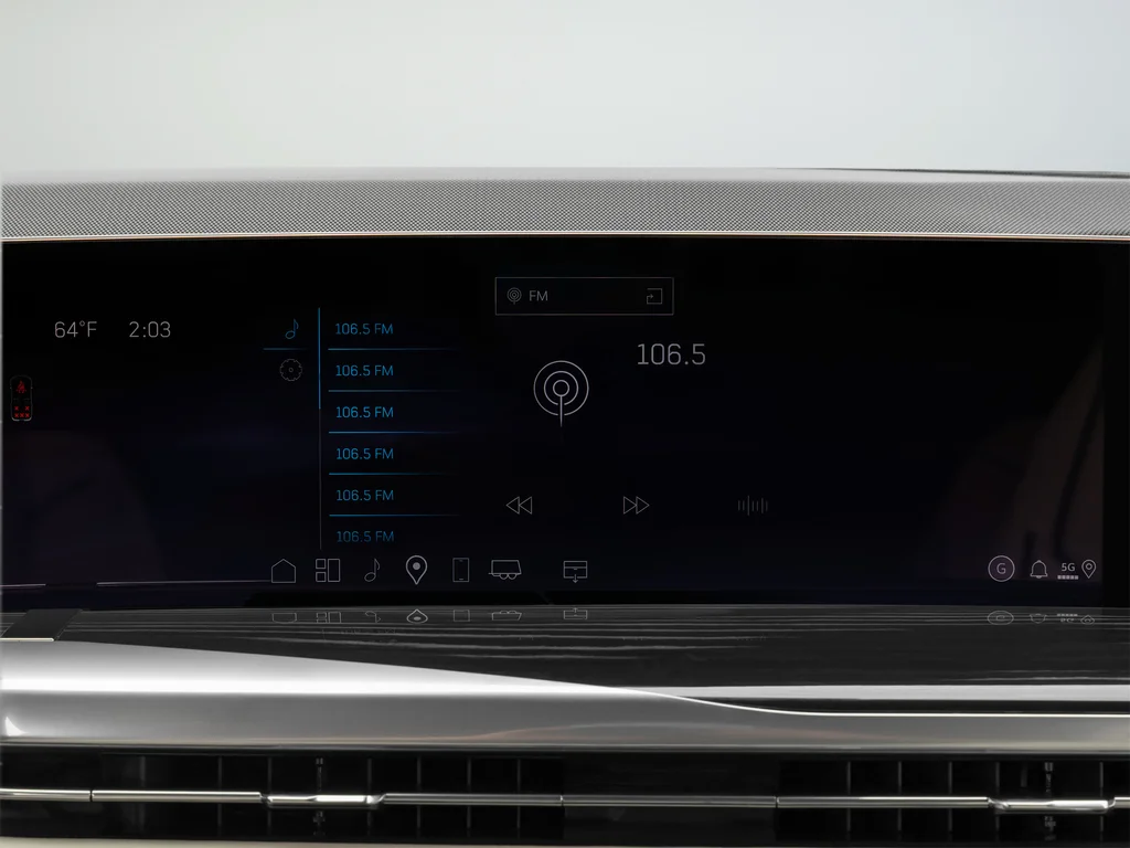 Used 2025 Black Cadillac Sport Platinum image 19