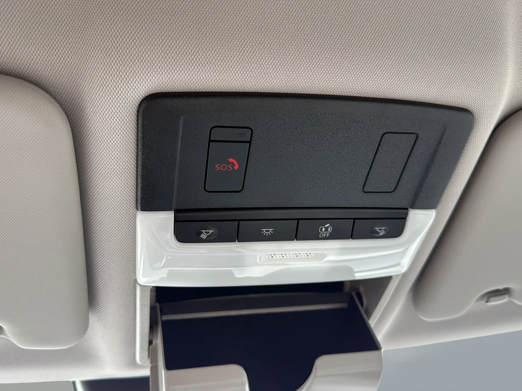 Used 2023 Black Mitsubishi SEL image 40