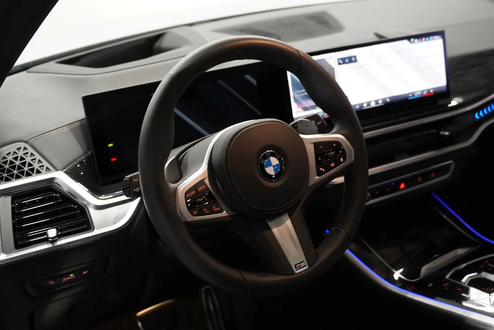 Used 2026 Brooklyn Grey Metallic BMW xDrive40i image 10