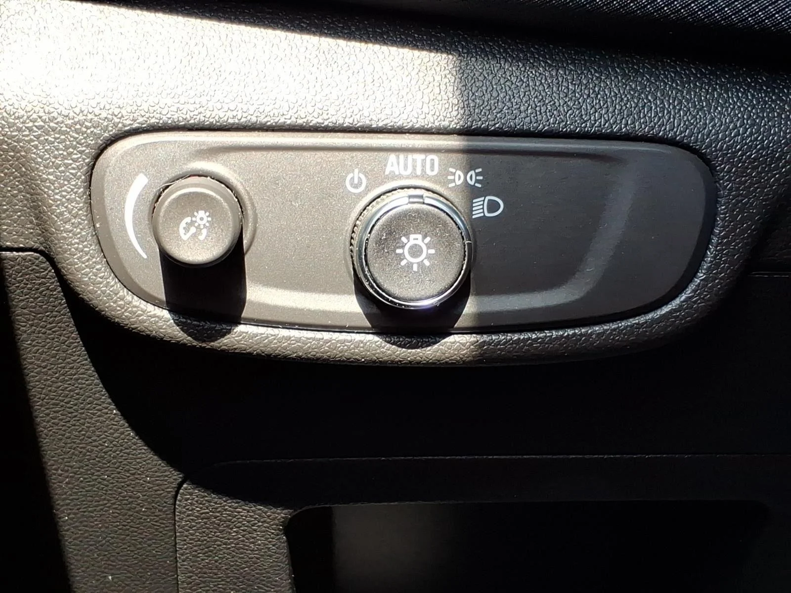 Used 2024 Summit White Chevrolet LT image 19