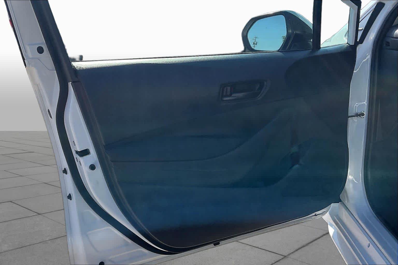 Used 2025 Ice Cap Toyota LE image 21
