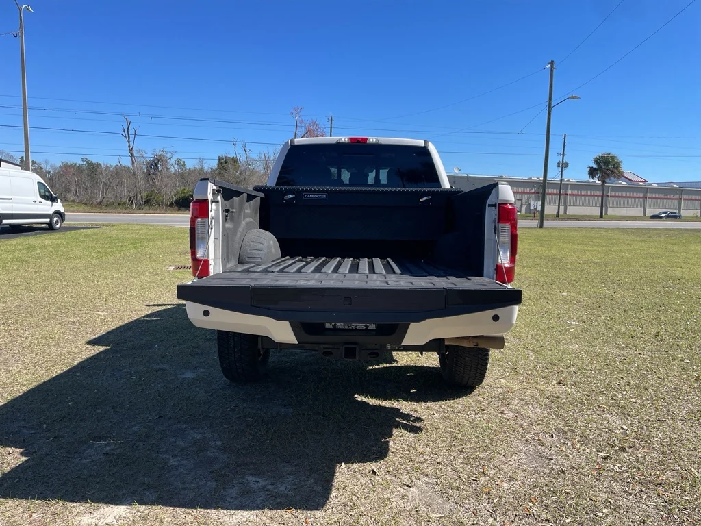 Used 2019 White Platinum Tri-Coat Metallic Ford LARIAT image 10