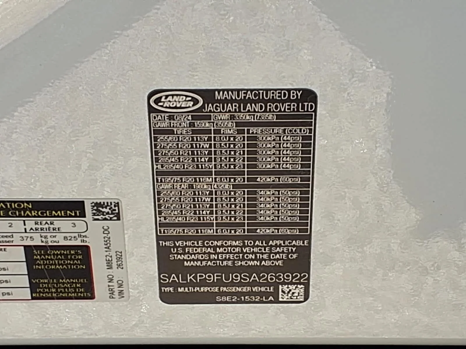 Certified Used 2025 Fuji White Land Rover SE image 27