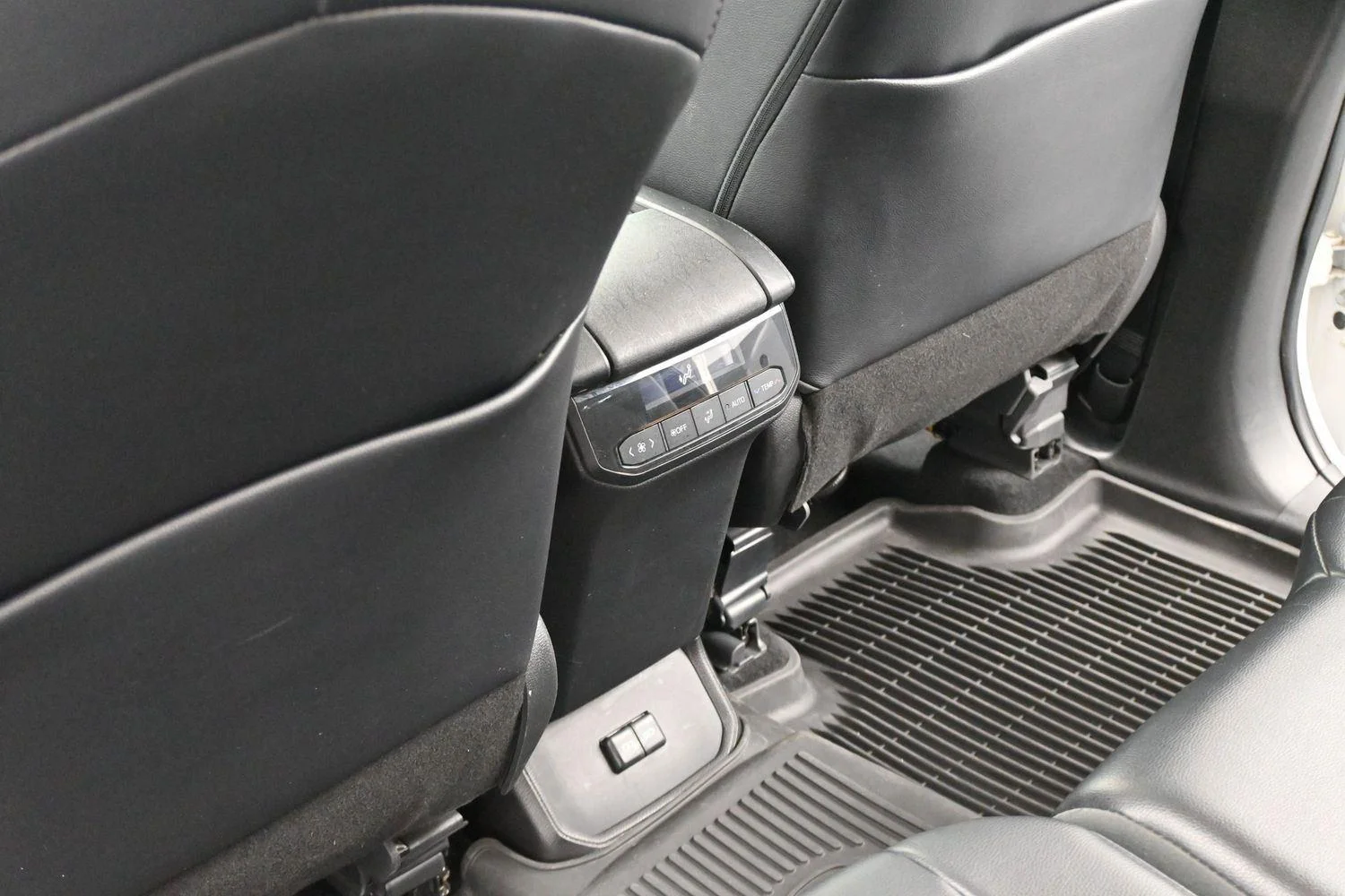 Used 2022 Wind Chill Pearl Toyota XLE image 32