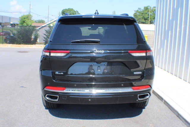 Used 2022 Diamond Black Crystal Pearlcoat Jeep Overland image 17