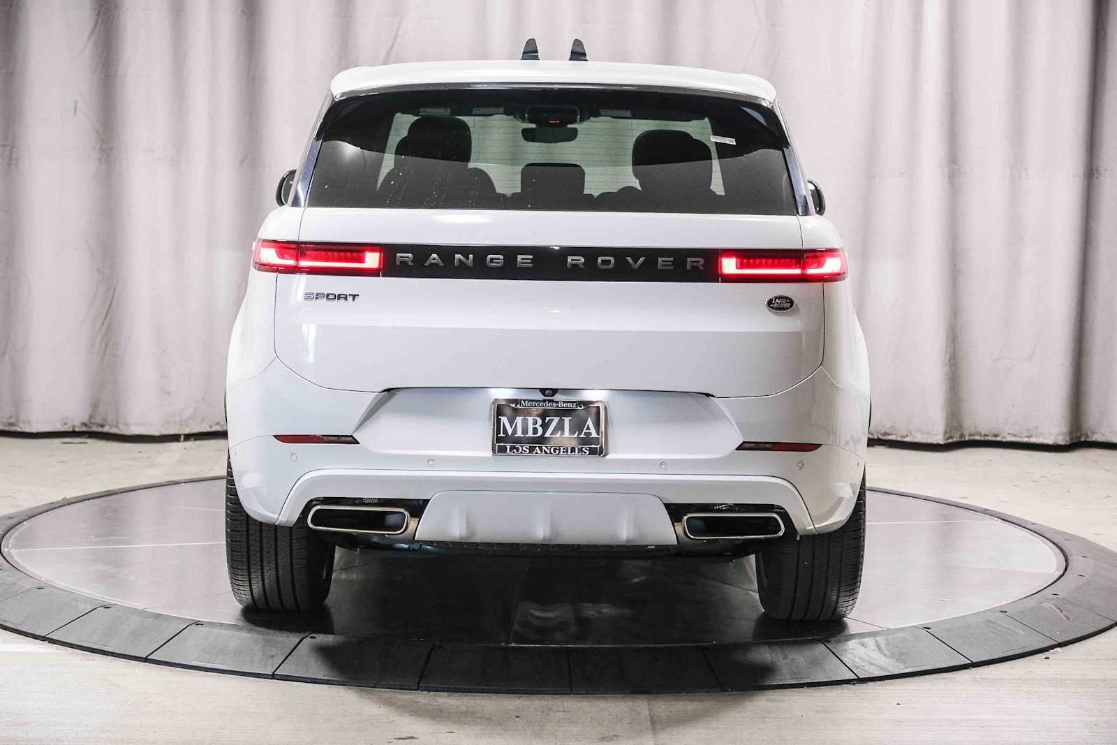 Certified Used 2023 Fuji White Land Rover SE Dynamic image 3