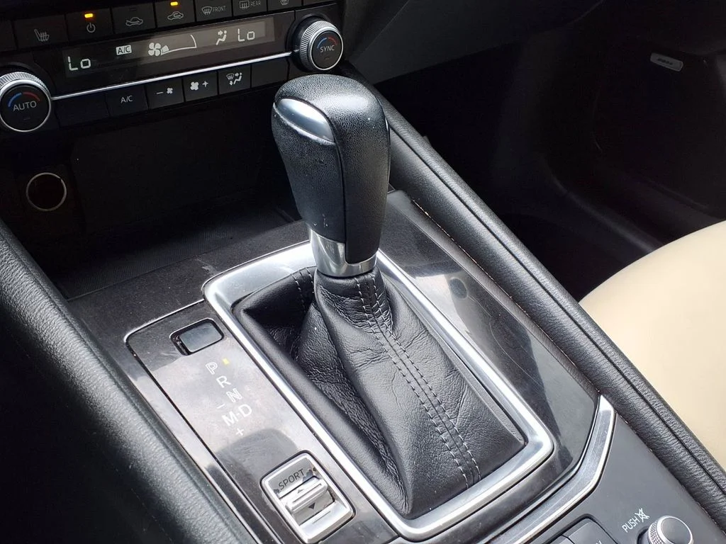 Used 2019 Snowflake White Pearl Mica Mazda Touring image 8