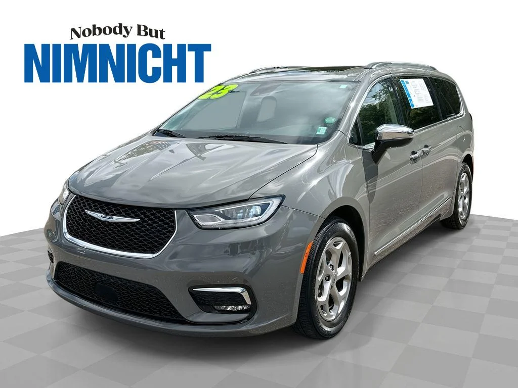 2023 Chrysler Pacifica Limited's photo