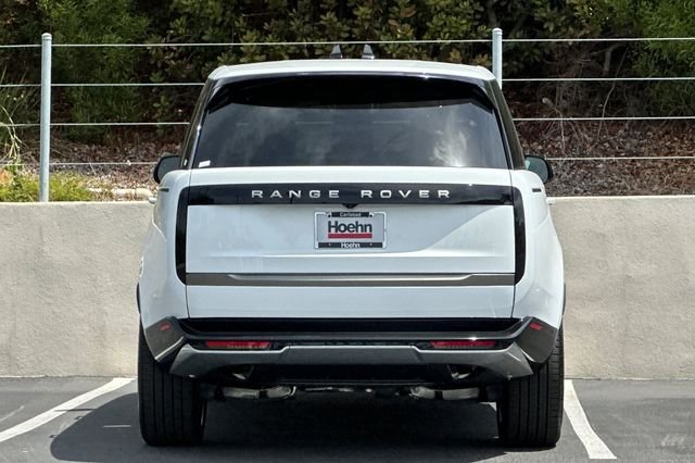 New 2026 Fuji White Land Rover SE image 4