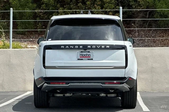 New 2026 Fuji White Land Rover SE image 4