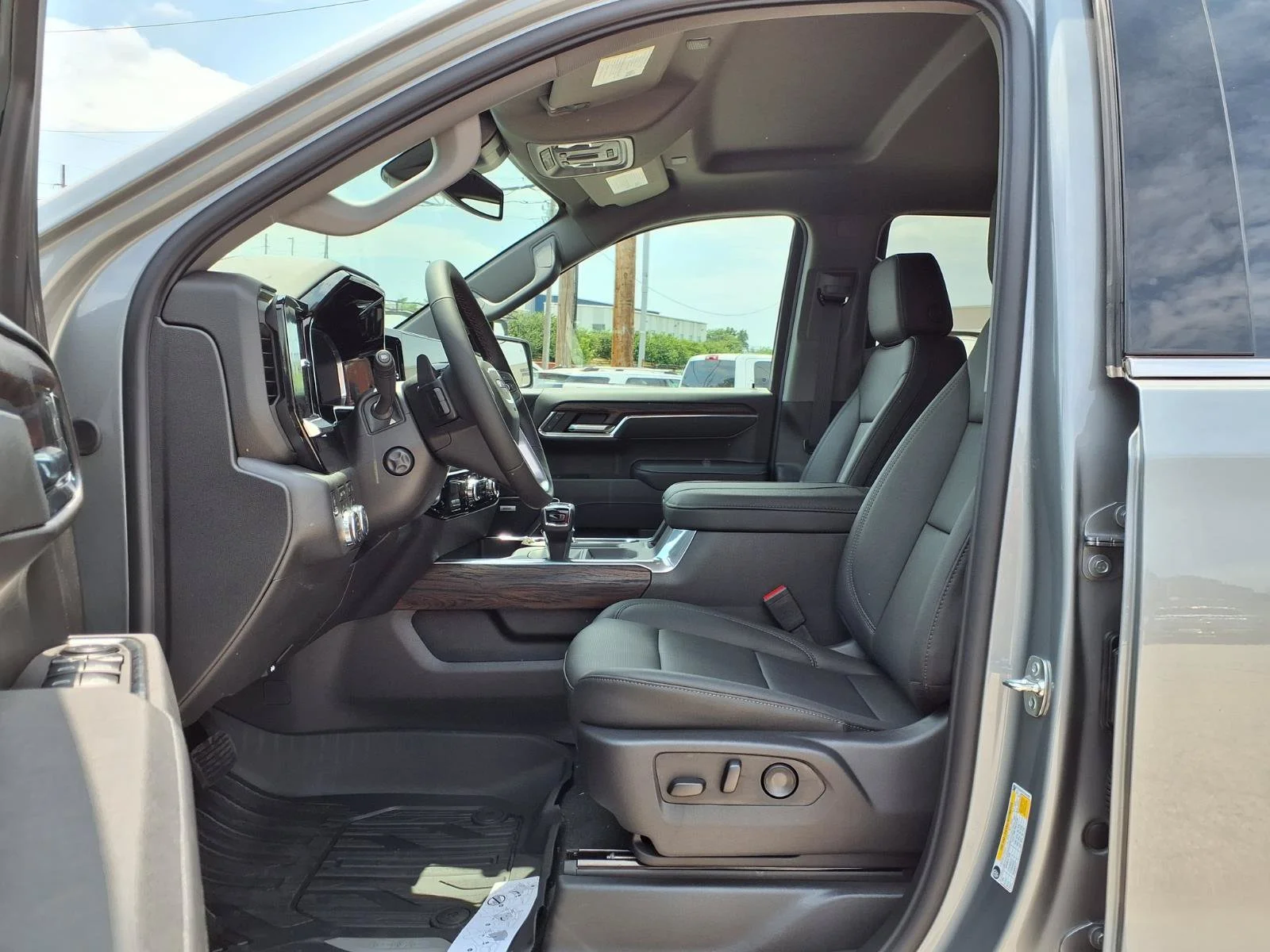 2026 GMC Sierra 1500 SLT - Photo 15