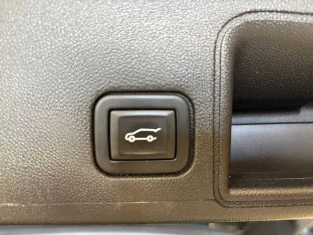 Used 2022 Black GMC SLT image 26