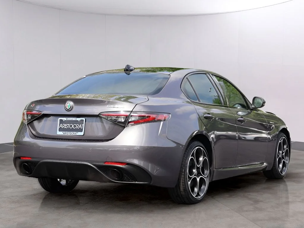 New 2026 Vesuvio Gray Metallic Alfa Romeo Base image 7