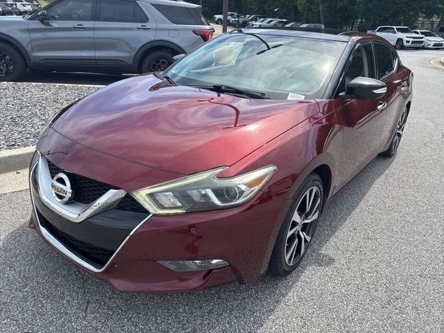 Used 2016 Red Nissan Platinum image 4