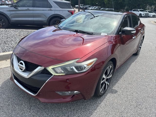 Used 2016 Red Nissan Platinum image 4