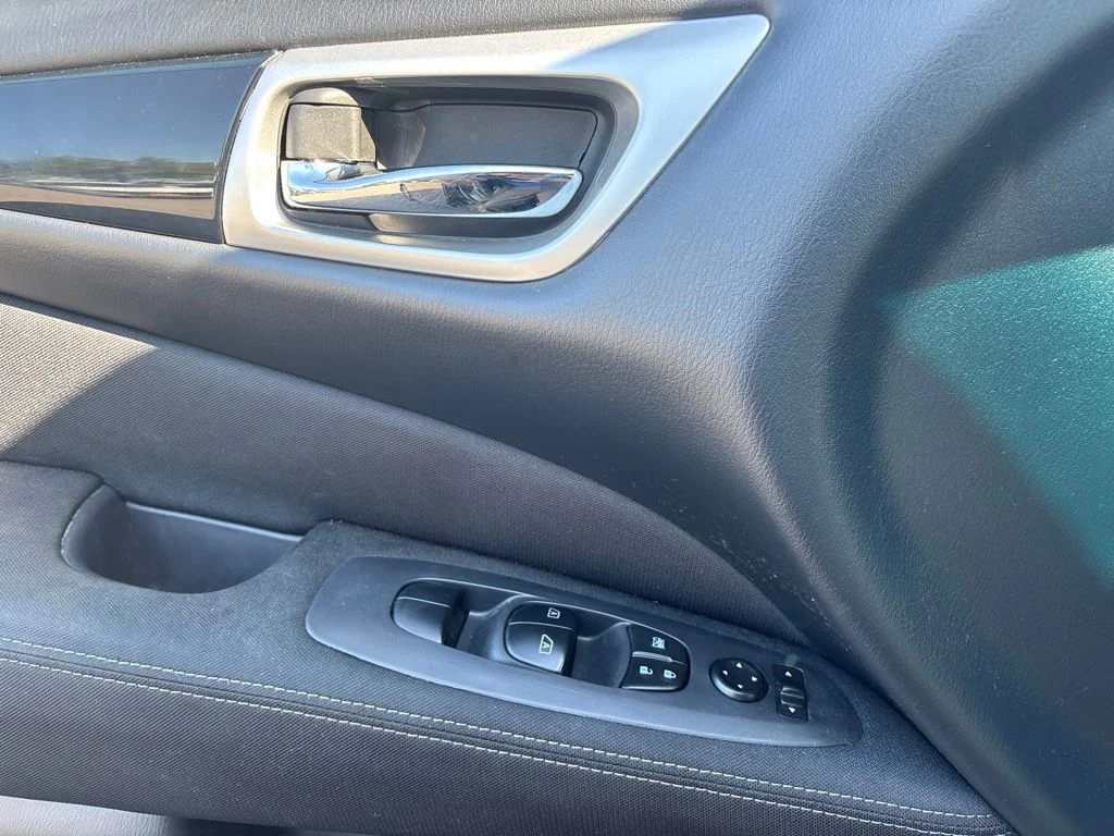 Used 2017 Gray Nissan SV image 14