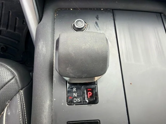 Used 2024  Land Rover Dynamic SE image 19
