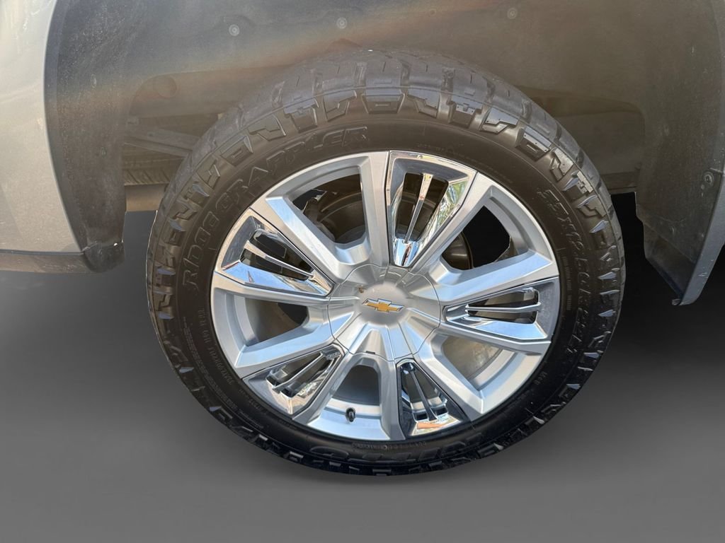Used 2023 Gray Chevrolet High Country image 10