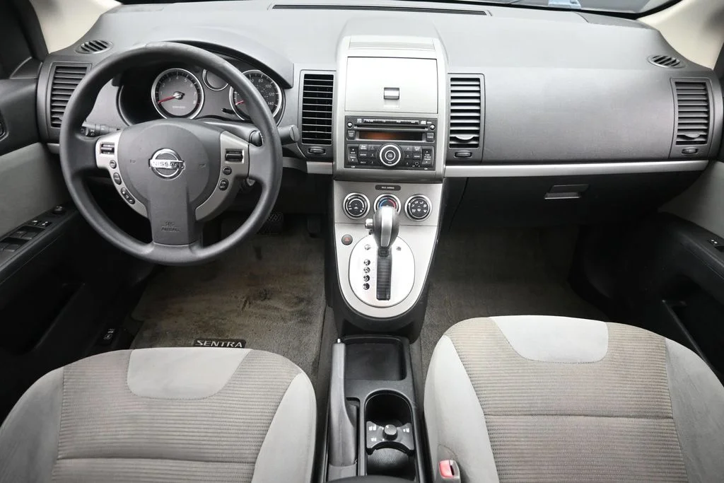 Used 2011 White Nissan 2.0 SR image 14