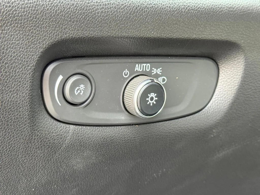 Used 2023 Gray Chevrolet Premier image 25