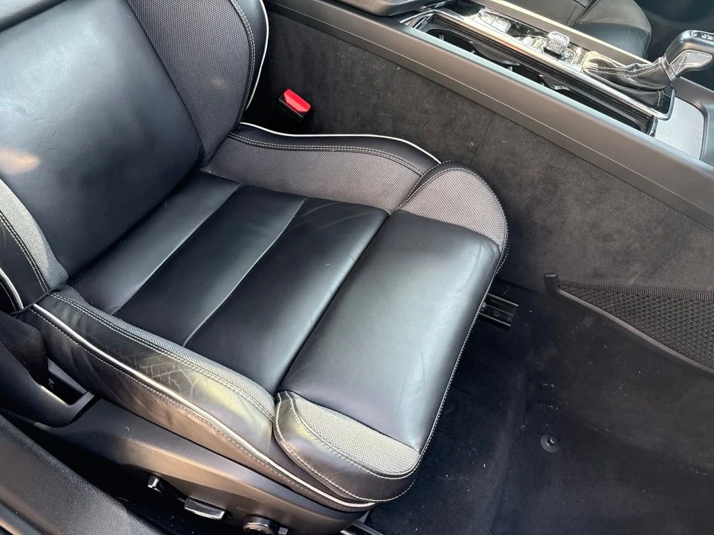 Used 2019 Black Volvo T6 R-Design image 27
