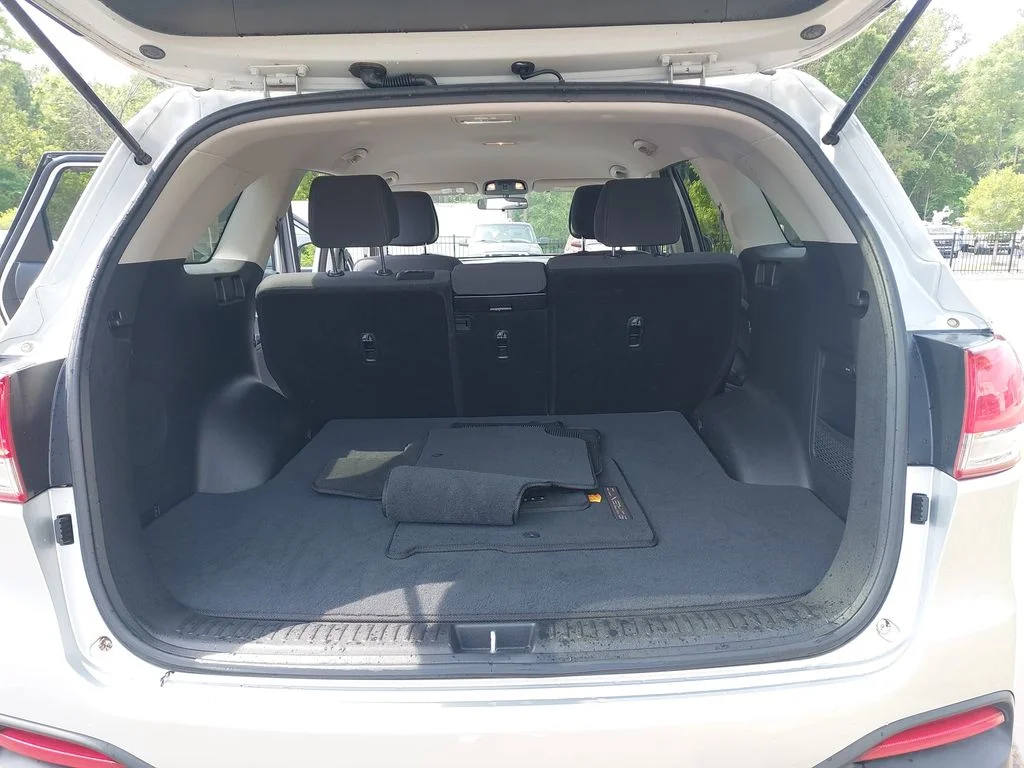 Used 2016 Silver Kia LX image 12