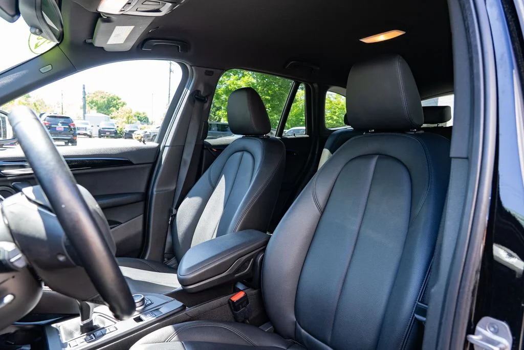 Used 2021 Black BMW xDrive28i image 22