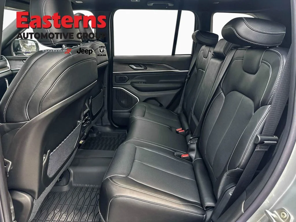New 2026 Silver Zynith Exterior Paint Jeep Limited Reserve image 22