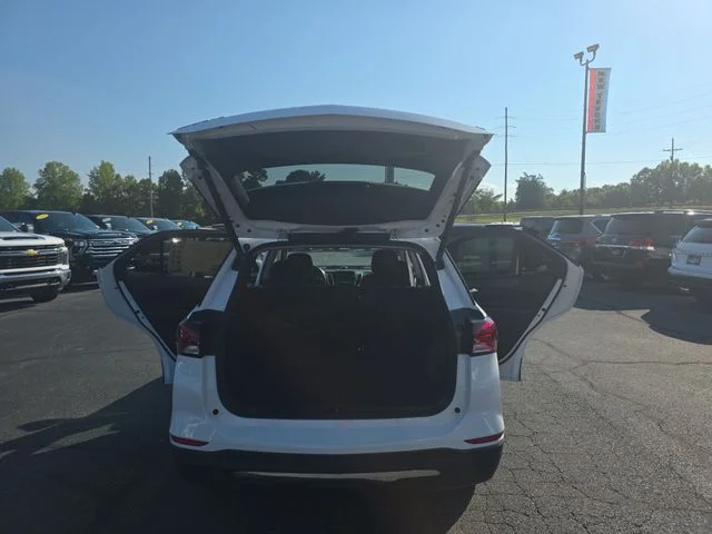 Used 2022 White Chevrolet LT image 13