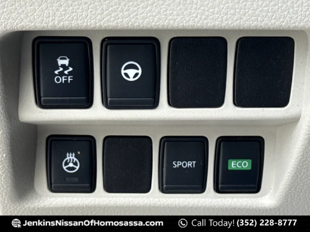 Used 2021 Silver Nissan SL image 41